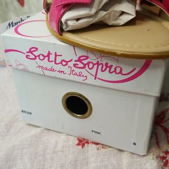 Sotto Sopra Hot Pink Patent Leather Flat Sandals NWT never worn - Picture 3 of 5